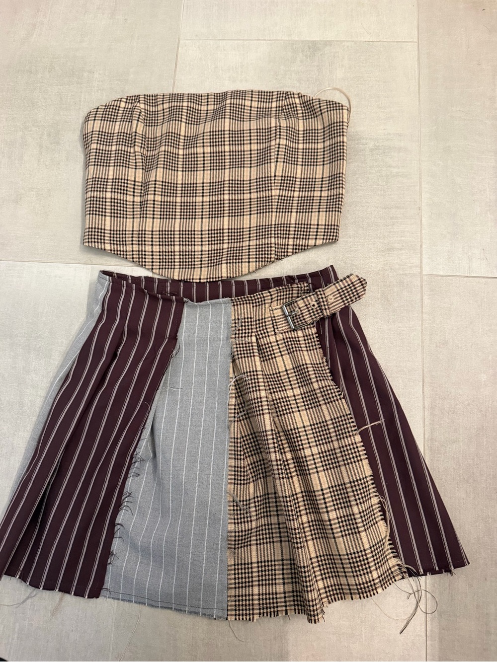 Gianni Binni Set Top and Skirt - Picture 2 of 6